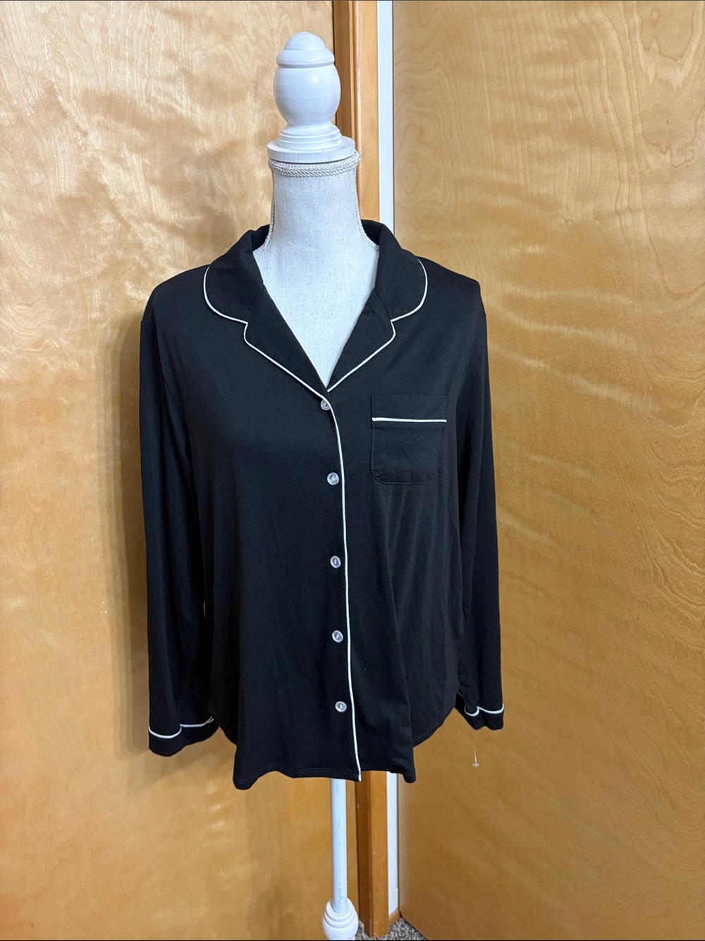 NWOT Flora By Flora Nikrooz Black Long Sleeve Button Front Pajama Top Size M